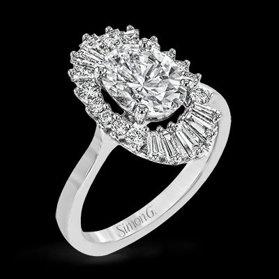Engagement Ring in 18k Gold with Diamonds