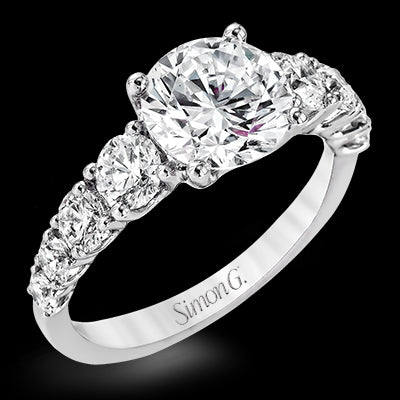 Engagement Ring in 18k Gold with Diamonds