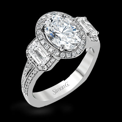 Engagement Ring in 18k Gold with Diamonds