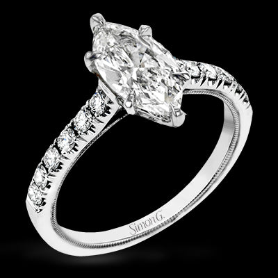 Engagement Ring in 18k Gold with Diamonds